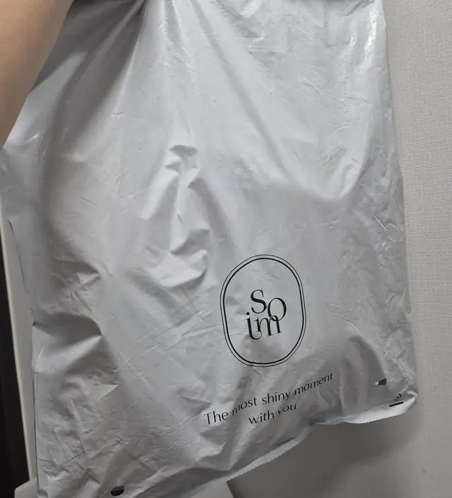 임신하고 15kg 정도 쪄서 지금은 좀 딱 맞는 느낌입니다. 출산하면 살이 빠진다고 하니