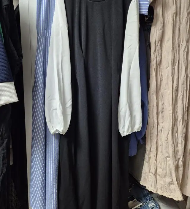 결혼식이 있어서 주문했는데 옷은 예뻐요~ 근데 마감처리가 제대로 안되어 있어서 아쉽