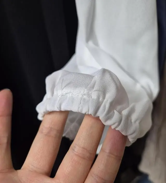 결혼식이 있어서 주문했는데 옷은 예뻐요~ 근데 마감처리가 제대로 안되어 있어서 아쉽