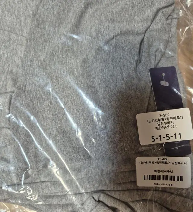 키 160미만에게는 조금 긴 느낌이지만 편하게 입기 좋아보여요