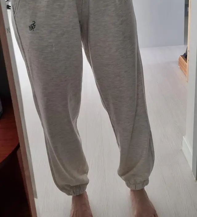 산책할 때 편하게 입으려고 샀는데 역시 편하고 이뻐요~
