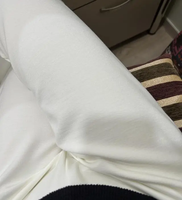 초기라 청바지를 입기에는 배가 너무 쫄리고ㅜ 큰 바지를 입자니 안예쁘고 해서 구입했