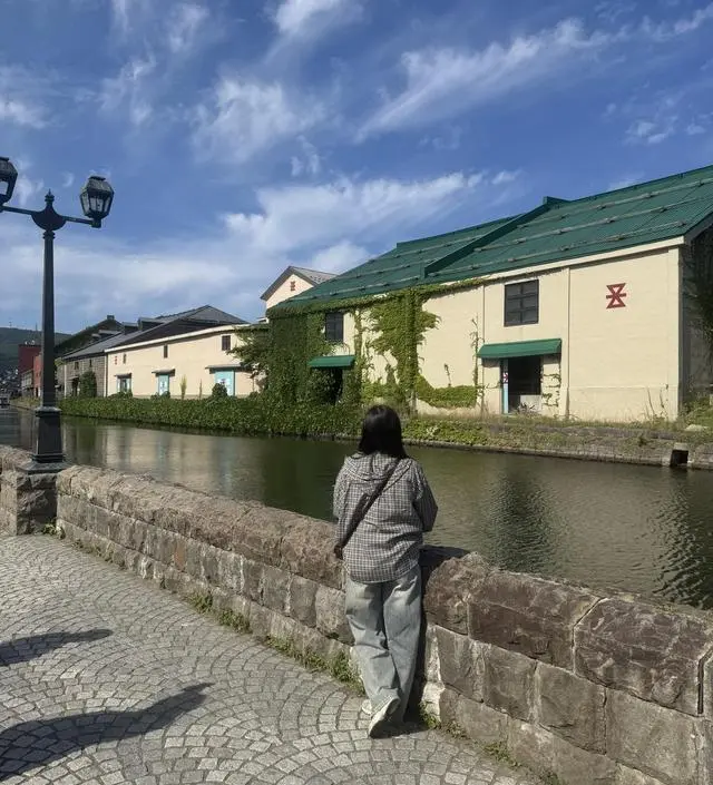 워싱 예쁘게 들어가있구 배부분도 편하고 부드럽게 잡아줘서 안흘려내려요~ 여름엔 더울