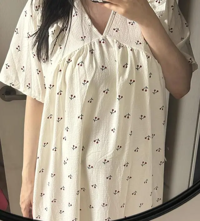 임신 30주에요. 원피스 잠옷 찾아보다가 디자인 너무 예뻐서 구매했어용 !!! 배 많이 나