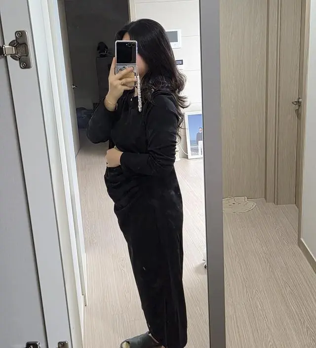 제가 키가 작아서 그런거일수도있지만 셔링부분이 너무 펑퍼짐한 느낌으로 다가와서 그