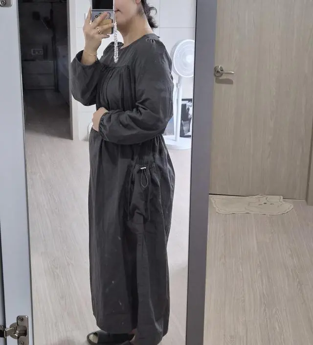 셔링들어간 옷을 좋아해서 일단 구매했는데 재질 단단해서 좋고 주머니포켓이 너무 귀여