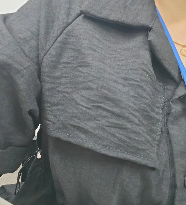 블랙이라서 날씬해보이는효과있어요.
