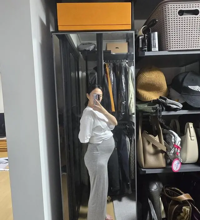 임산부 요가할때 편하게 입으려고 구매했어요. 쌍둥이 임신중이라 L 사이즈했는데 26주