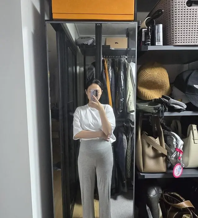 임산부 요가할때 편하게 입으려고 구매했어요. 쌍둥이 임신중이라 L 사이즈했는데 26주