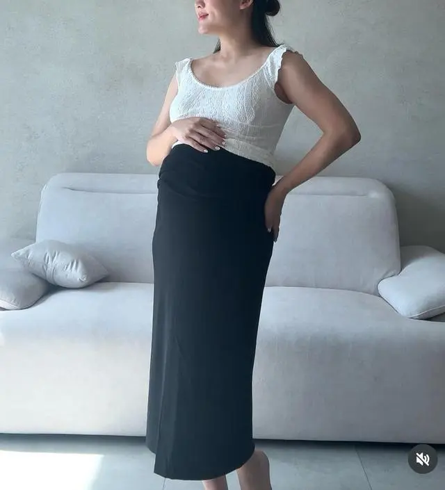 원피스로도 단품으로도 너무너무 활용하기 좋은 아이템이에요 제 최애 옷ㅎㅎ