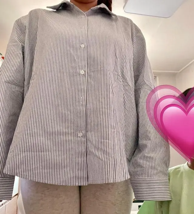 길이가 좀 더 길어서 레깅스랑 입어도 좋을것 같은데 저한텐 조금 아쉽지만 핏이 이쁘고