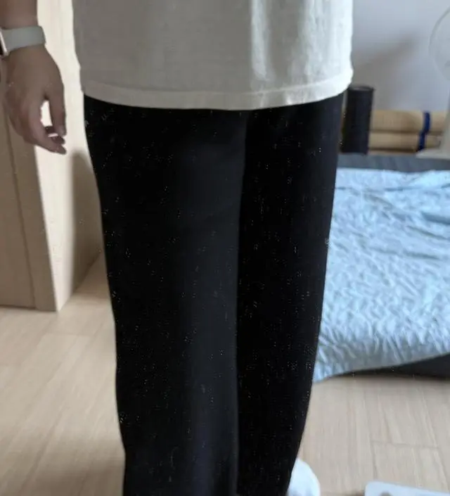 하비임산부라 너무 와이드한 바지는 더 부해보일거 같아서 딱 기본핏 같아 보이는 바지