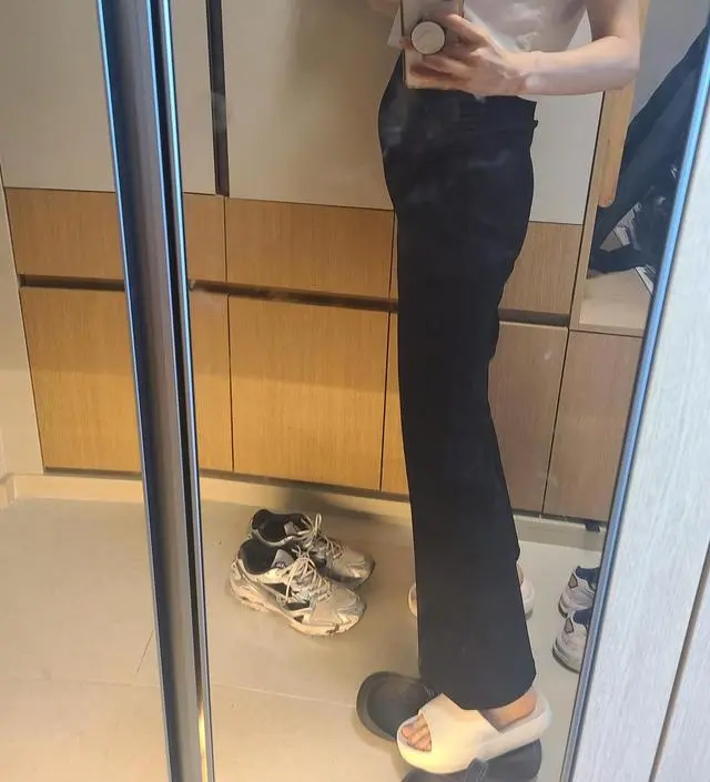 딱맞고 일단 라인이 너무 예뻐요!! 라인이쁘면서 배는 또 엄청 편합니다!! 강추