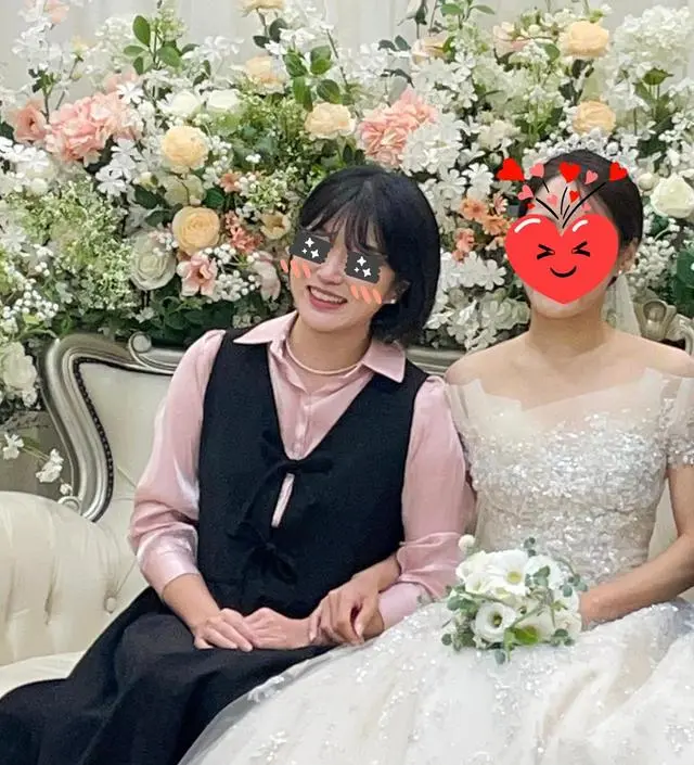 친언니 결혼식때 입을 옷을 미리 준비했었는데 임부복으로 하객룩을 사자니 괜히 아까운