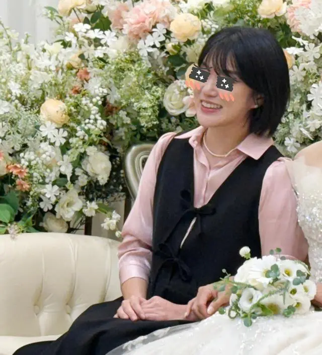 친언니 결혼식때 입을 옷을 미리 준비했었는데 임부복으로 하객룩을 사자니 괜히 아까운