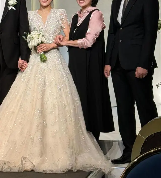 친언니 결혼식때 입을 옷을 미리 준비했었는데 임부복으로 하객룩을 사자니 괜히 아까운