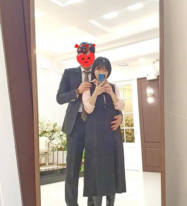 친언니 결혼식때 입을 옷을 미리 준비했었는데 임부복으로 하객룩을 사자니 괜히 아까운