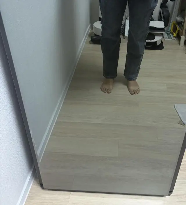 일자 라인이 이뻐요! 엠으로 샀는데 에스면 더 이뻤을 것 같아 허벅지 통이 널널해서요