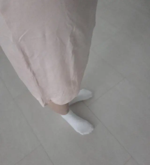 한번에 브라랑 같이 입고벗고싶어서 샀는데, 기장은 만족한데, 밑가슴 잡아주는 힘이 없