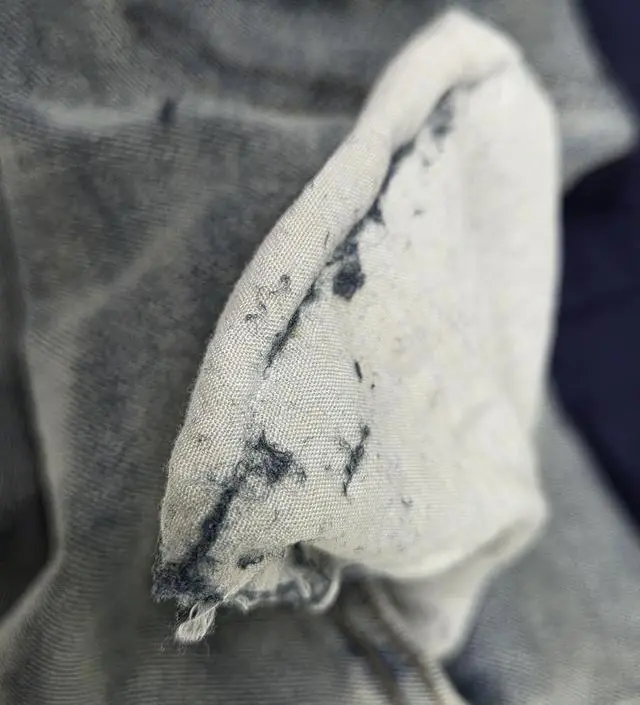 약간 빈티지스러운 컬러예요 배부분 정말 편합니다 주머니 지저분한거 아쉬워요 이런 경