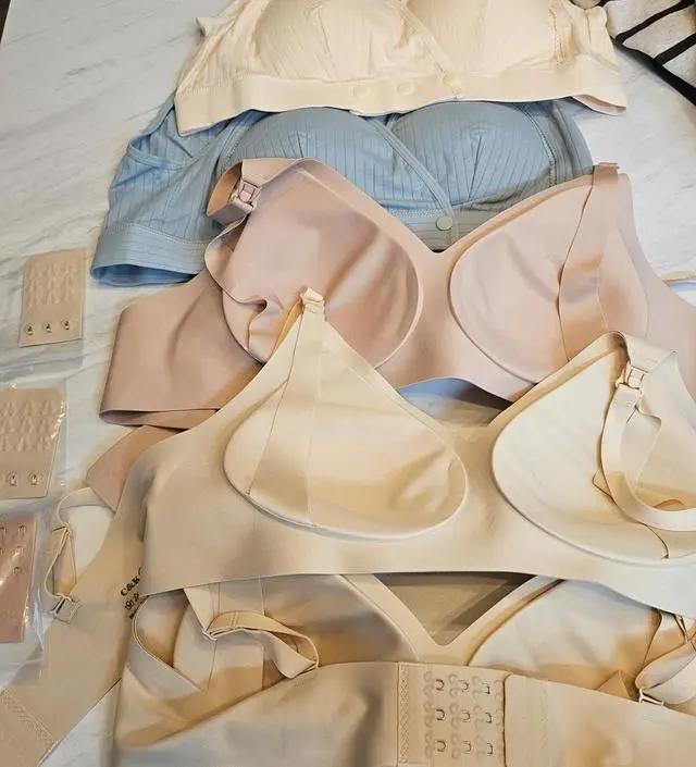 사이즈 걱정되서 크게 주문했는데 둘레는 여분 후크가 있어서 걱정 없을 것 같아요
