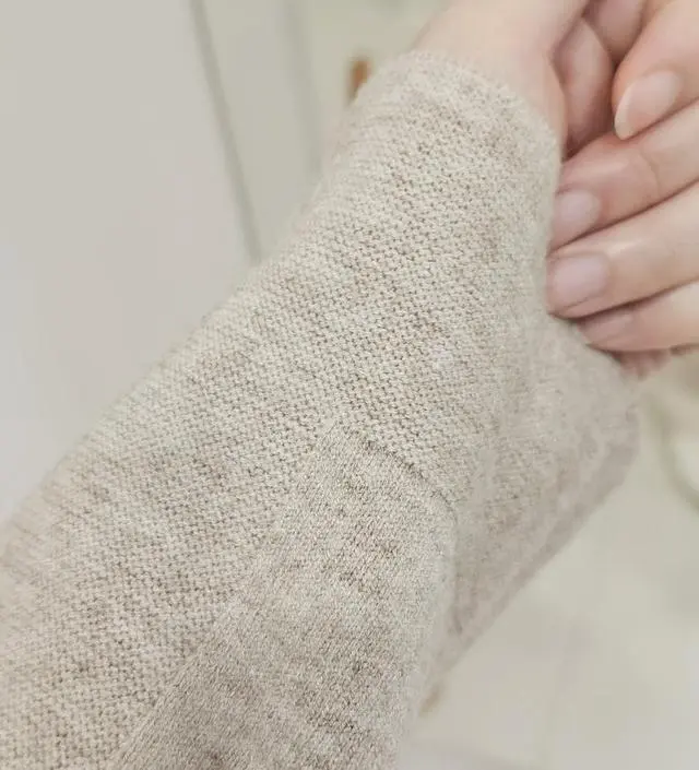 재질이 백화점에서 산 캐시미어처럼 부들부들해서 깜짝 놀랐어요 ㅎㅎ 재질에 비해 가성