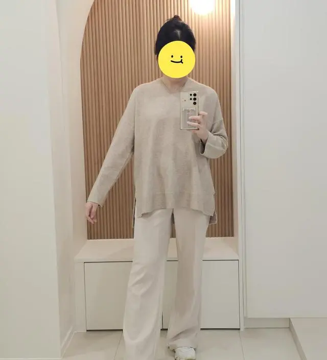 노란 베이지 색상은 안 좋아하는데 깔끔하게 밝은 예쁜 베이지 색상이라 여기저기 받쳐