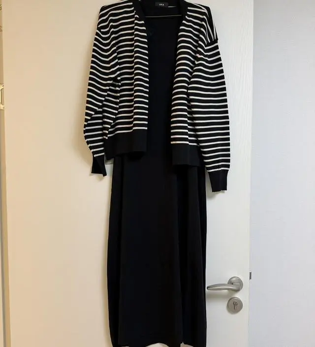 여기저기 편하게 잘 입고 다닐것 같습니다. 원피스랑 가디건이랑 각각 다른옷에 매칭해