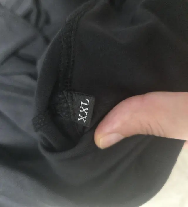 저 XL시켰는데 안에 옷은 XXL가 온것같아요
