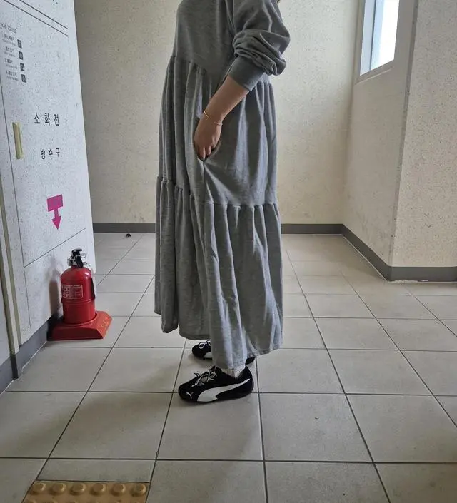 치마길이도 꽤 길고 널찍하니 만삭에 입어도 부담없고 너무 좋아요~ 다만 캉캉이라 살짝