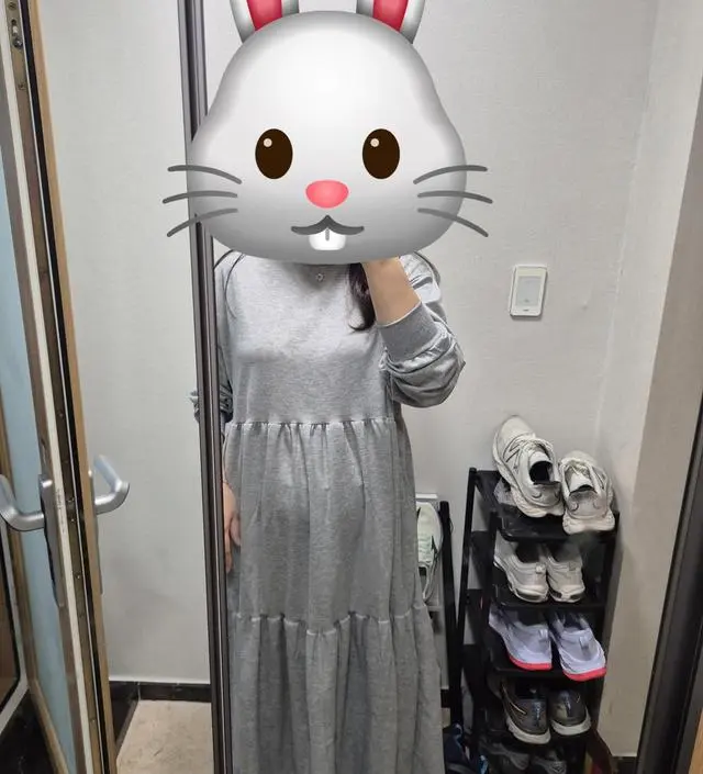 치마길이도 꽤 길고 널찍하니 만삭에 입어도 부담없고 너무 좋아요~ 다만 캉캉이라 살짝