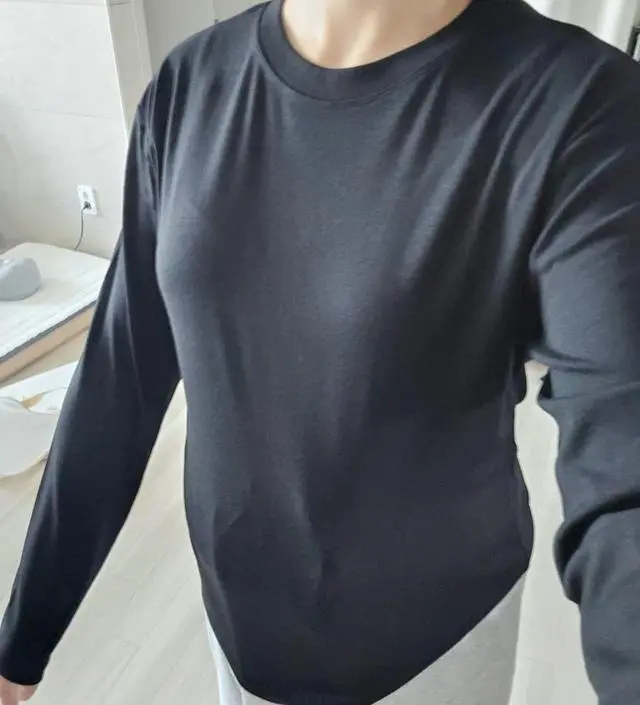 저렴하게 잘 샀어요. 이름 그대로 쫀쫀하고 부드럽고 잘 늘어나는 티입니다. 중기 임산