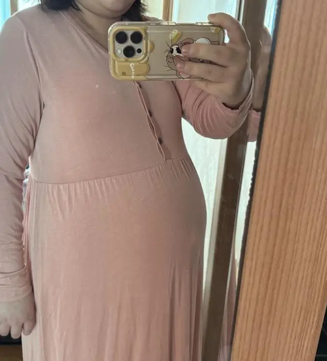 재질이 너무 좋아요 찰랑찰랑하고 긴팔이라 어느정도 보온성있고 요즘 같은 날씨에 입기