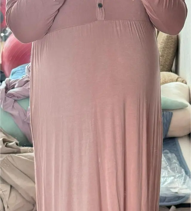 재질이 너무 좋아요 찰랑찰랑하고 긴팔이라 어느정도 보온성있고 요즘 같은 날씨에 입기