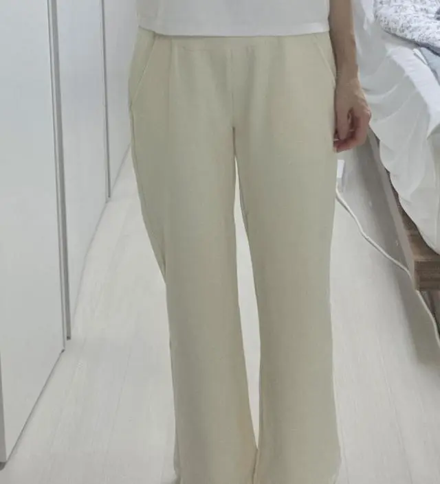 후기보고 키작맘 사이즈샀는데 키 161기준 발목뼈정도에 옵니다~ 더 길게입는것도 예뻤