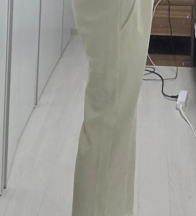 후기보고 키작맘 사이즈샀는데 키 161기준 발목뼈정도에 옵니다~ 더 길게입는것도 예뻤