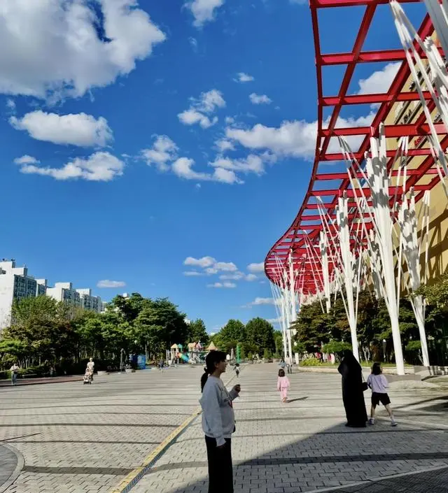 배 쪼임 없이 편하구 소재도 부드럽고 싸보이지 않아서 
