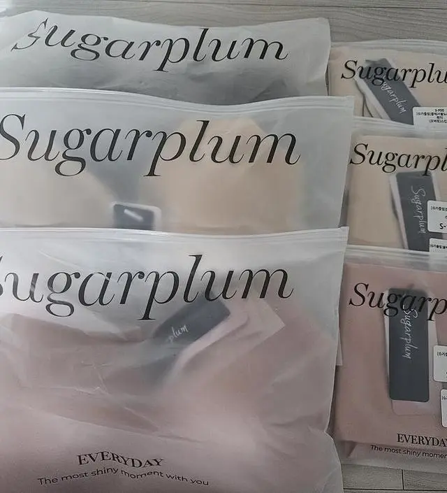 마른체형이라 프리사이즈 샀었는데 엉덩이가 더 커졌는지 다리 올리고 잘때 엉덩이를 더