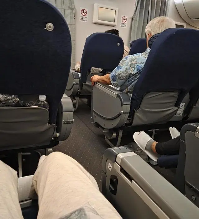 블랙은 오트밀로 뜨네요 ㅎㅎ 두 색상 모두 활용도 넘 좋고 편해요
