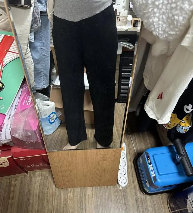 156cm 49kg 13주 경산모입니다. 기장도 8.5부라고해서 다리 짧은 저에게 너무 좋았는데