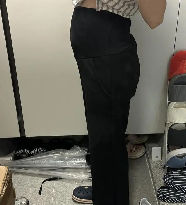 20주가 넘어가니 평소에 입던 바지가 작아지고 고무줄 바지도 너무 꽉끼더라구요 ㅠㅠㅠ