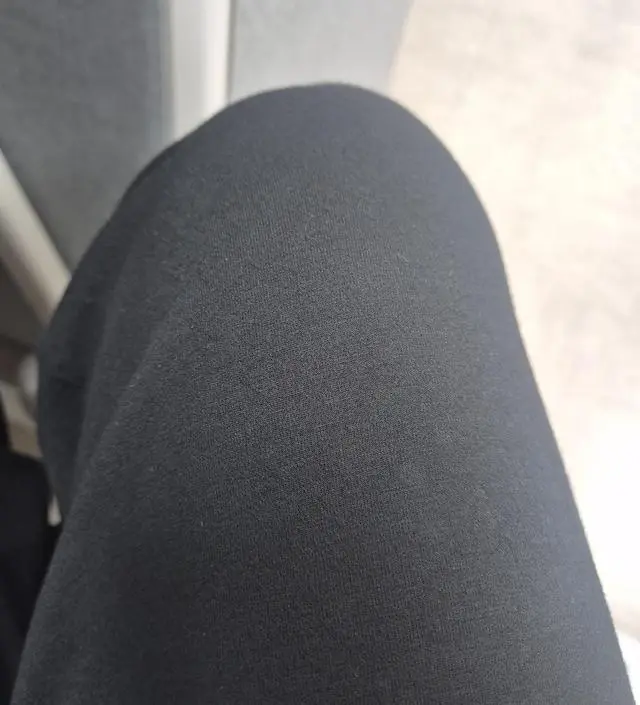 생각보다 크긴한데 입기 편하고 배 더 나올때까지 입을수있을거같아요 !!!