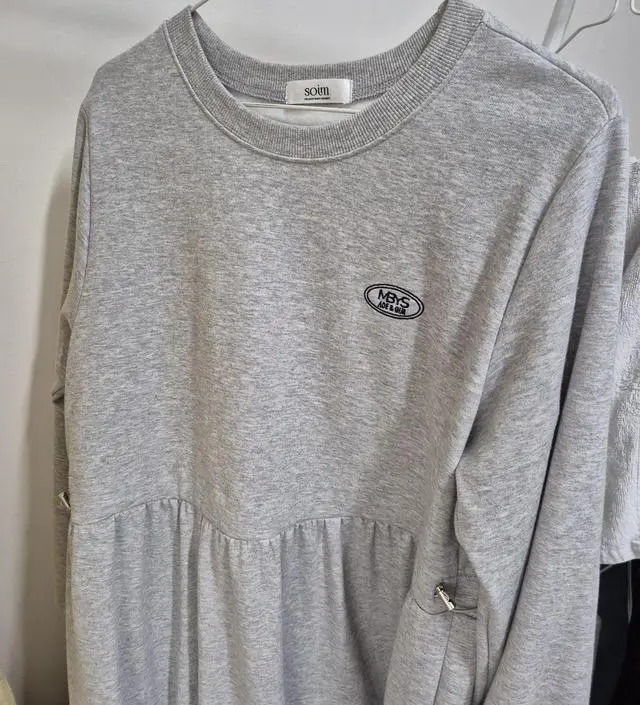 임신후반이 되가고있어서 배가 너무 많이나와서 편한옷을 찾았었는데 허리 조절도 가능