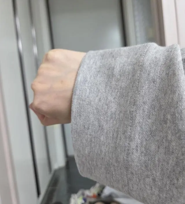 손목이 저렇게 넓어요... 반품마렵네요 ㅠㅠ 