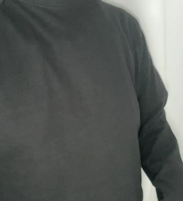 기본티라서 이너용으로 괜찮을 것 같아요. 목 둘레가 작게 나왔는지 입고 벗을때 타이트