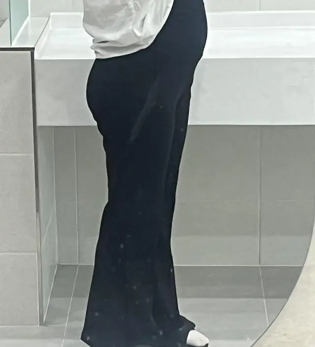 살이 쪄서, 평소 입던 사이즈보다 업해서 샀어요
