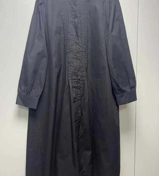 주말에 결혼식 있어서 주문 했는데 쉽게 구겨지는 재질이네요.ㅠㅠ 다리미하기가 힘들어