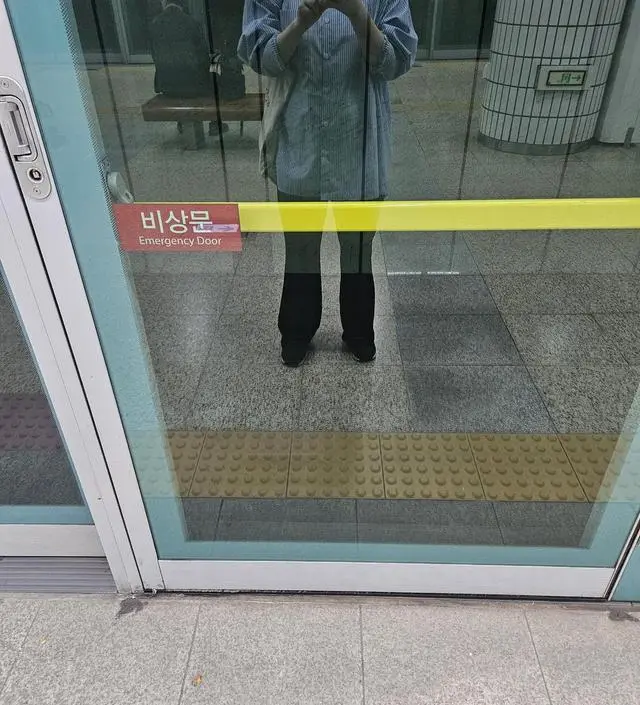 출근할때 입을만한 옷을 찾았는데 가격 합리적인거 같아서 구매했어요. 재질 부들하고 