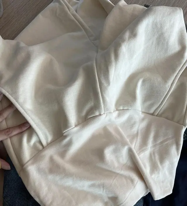 츄리닝처럼 편안하규 따뜻?해요 배가 덜 불렀는데 만삭까지 가능할거같네요