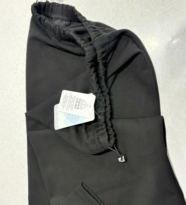 생각보다 길다해서 많이 고민했는데, 어차피 배위까지 끌어올려 입는 디자인이고 길이조